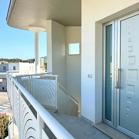 M412 - Marcelli, Trilocale Con Terrazzo E Posto Auto Апартаменты Марчелли